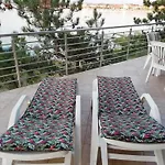 Burela 3* Nin