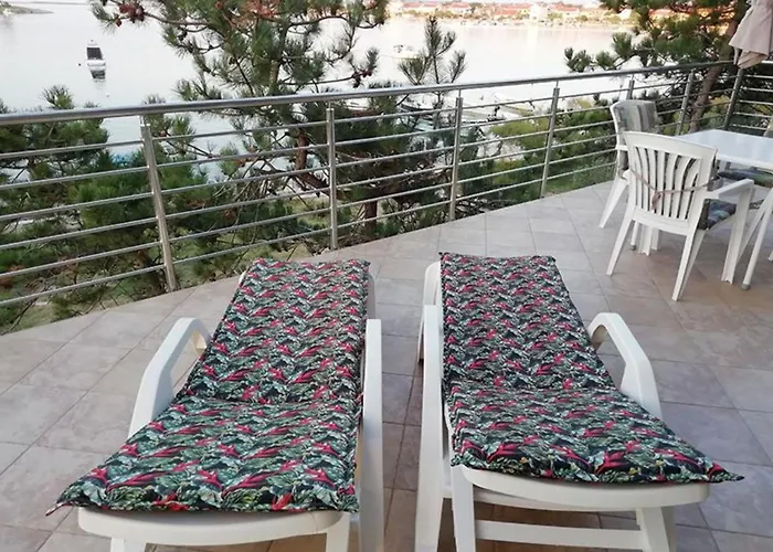 Burela 3* Nin